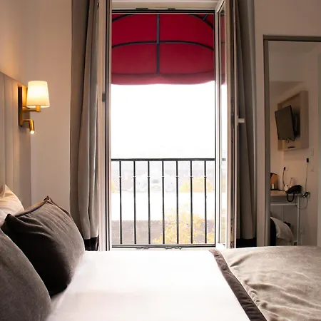 Derby Eiffel 4* Paris