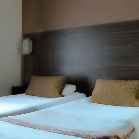 Derby Eiffel 4* Paris