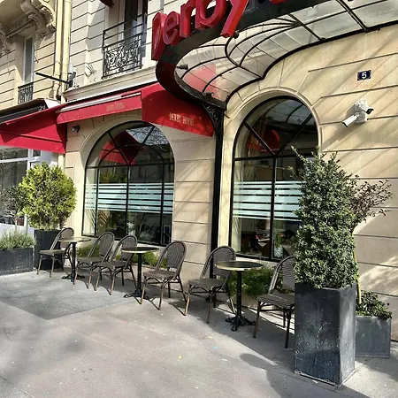 Derby Eiffel 4* Paris
