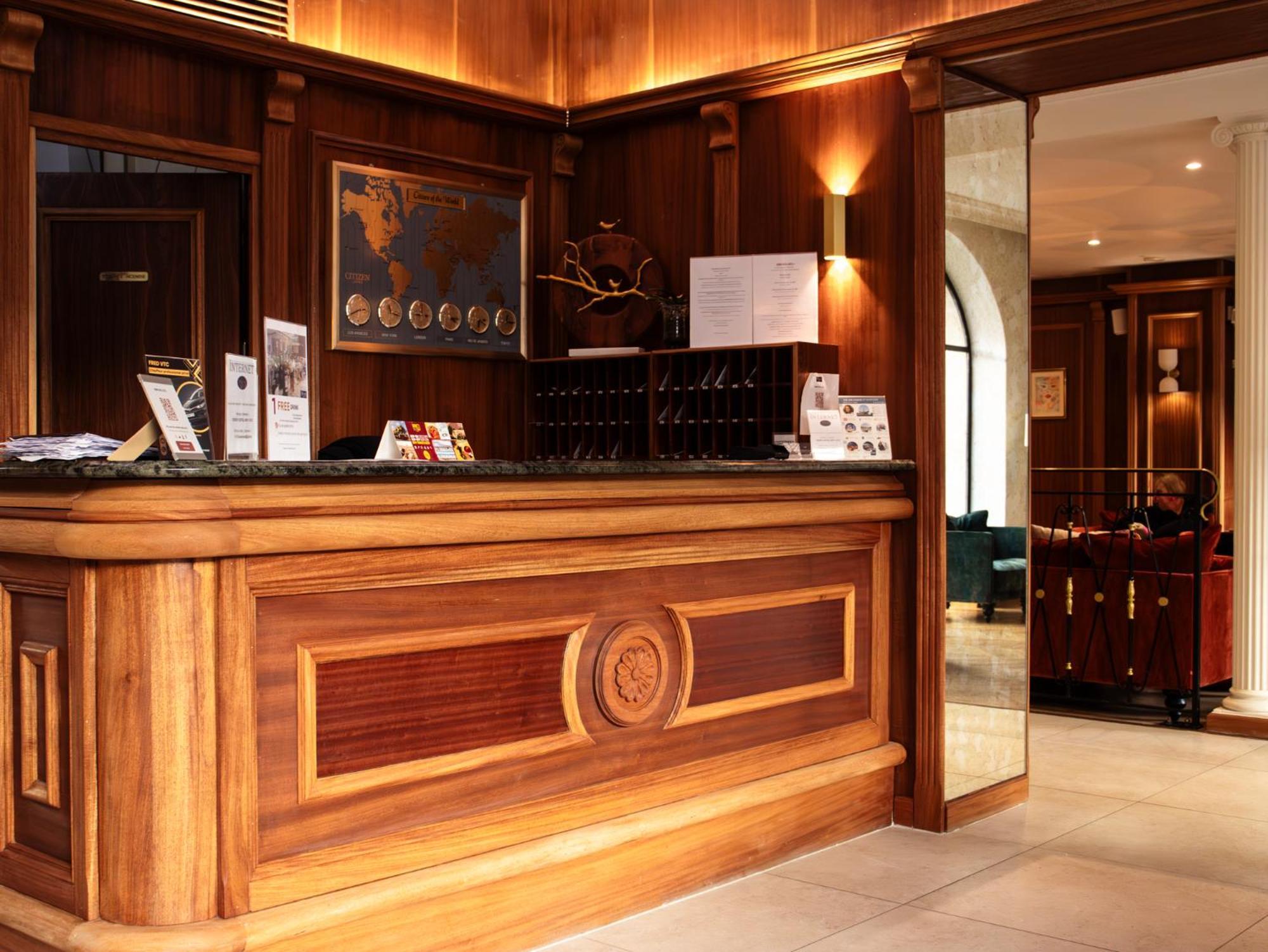 Derby Eiffel 4* Parigi